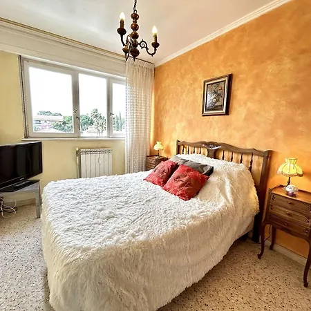 3 Pièces à Avec Piscine Partagée, Près Du Centre - Fr-1-226a-205 Appartement *