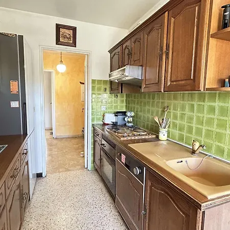 3 Pièces à Avec Piscine Partagée, Près Du Centre - Fr-1-226a-205 * Fréjus