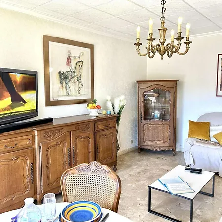 3 Pièces à Avec Piscine Partagée, Près Du Centre - Fr-1-226a-205 Fréjus