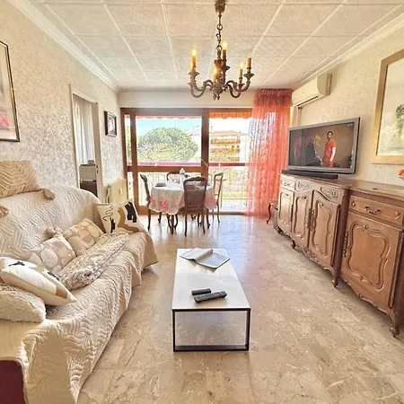 3 Pièces à Avec Piscine Partagée, Près Du Centre - Fr-1-226a-205 * Fréjus