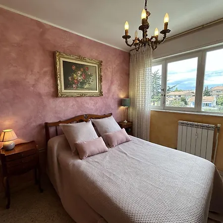 Appartement 3 Pièces à Avec Piscine Partagée, Près Du Centre - Fr-1-226a-205 *